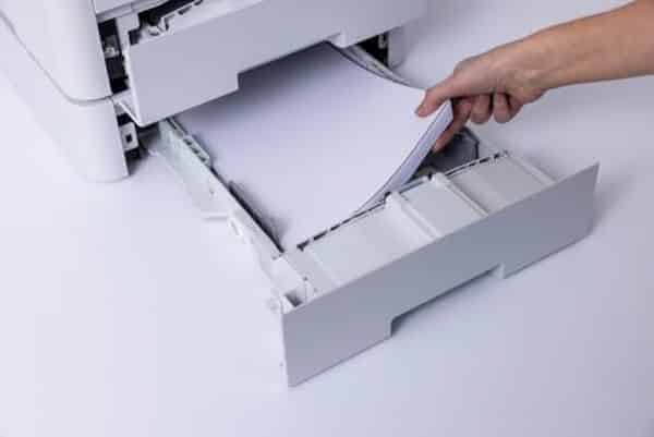 Découvrez notre test complet de l'imprimante laser couleur Brother HL-L8240CDW : vitesse d'impression, qualité et compacité pour les petits espaces professionnels.