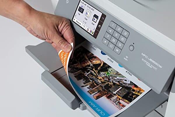 Découvrez notre test détaillé de l'imprimante multifonction Brother MFC-J6955DW : performances professionnelles, qualité d'impression et fonctionnalités avancées pour votre bureau.